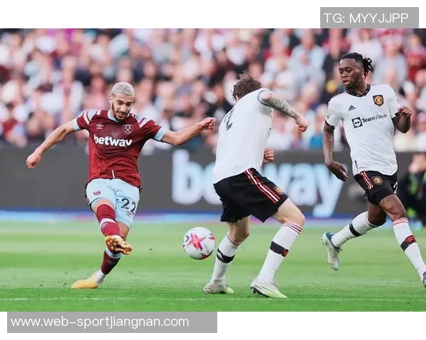 曼联面临阵容危机姆伯莫和马兹拉维将征战非洲杯